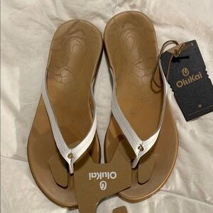 OluKai Women's Sandals in White and Tan (37) size 7